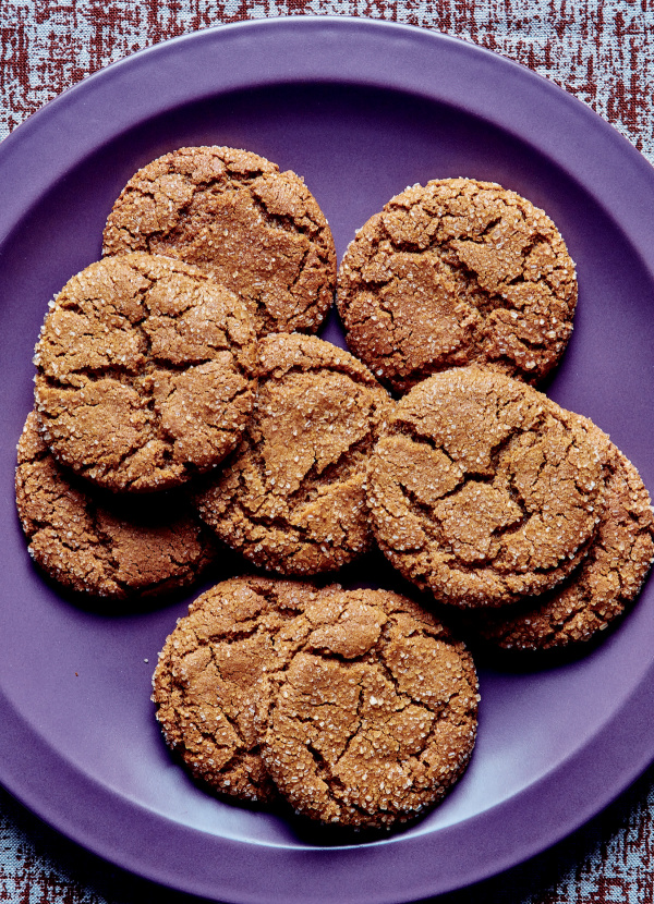 克莱尔·萨弗茨的有嚼劲的糖蜜香料饼干的图片